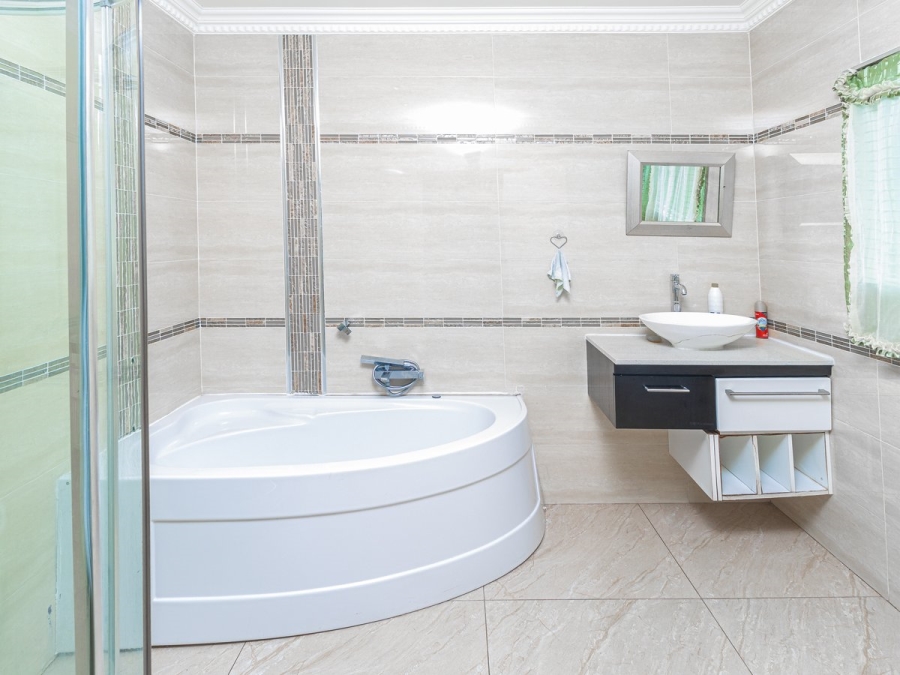 4 Bedroom Property for Sale in Xanadu North West